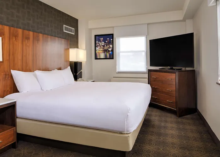 Doubletree By Hilton & Downtown 3*