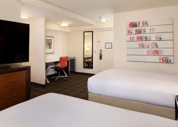 Hotel Doubletree By Hilton & Downtown 3*