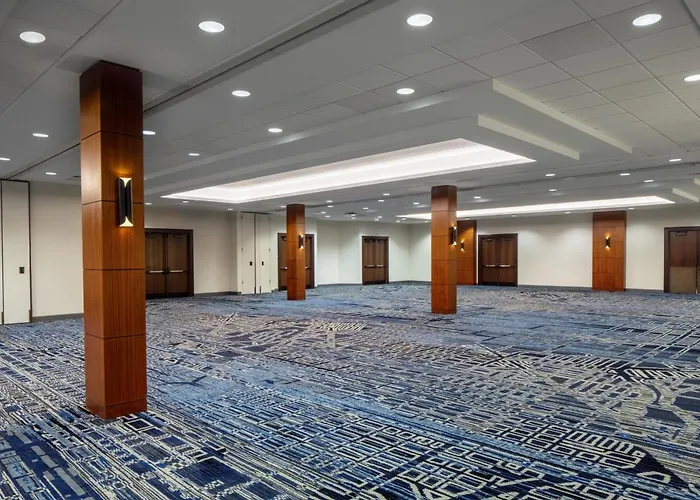 Hotel Doubletree By Hilton & Downtown 3*