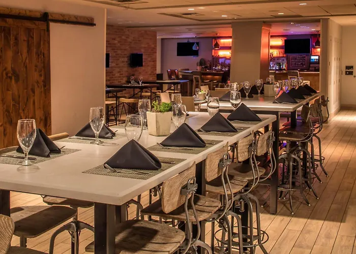 Doubletree By Hilton & Downtown 3*