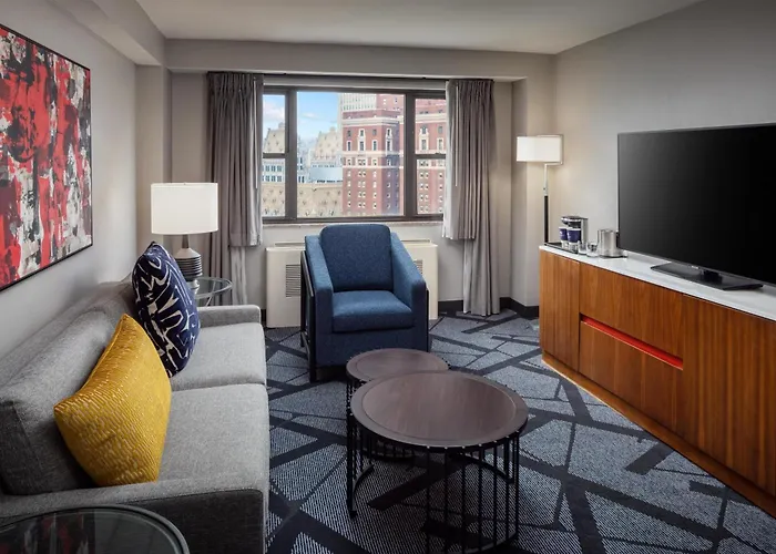 Hotel Doubletree By Hilton & Downtown 3*