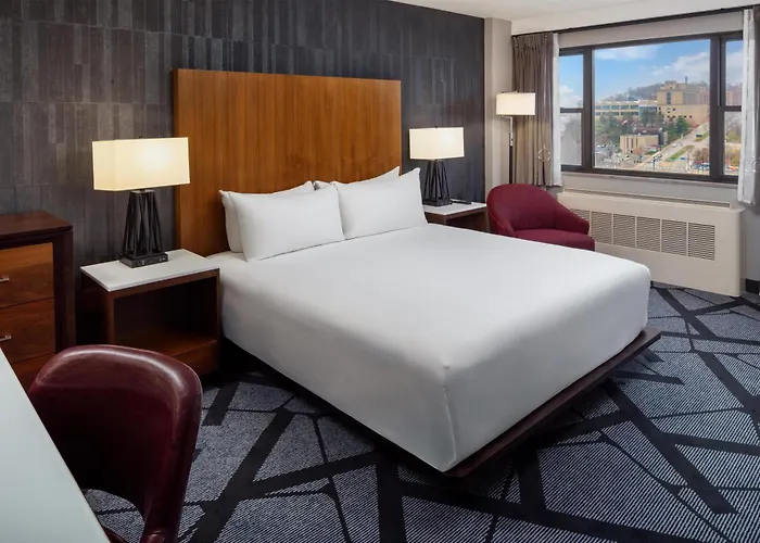 Doubletree By Hilton & Downtown 3*