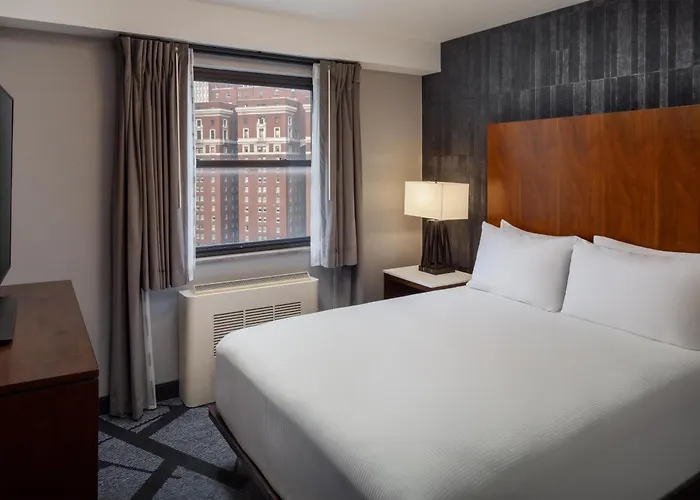 Doubletree By Hilton & Downtown 3*