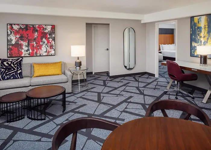 Doubletree By Hilton & Downtown 3*