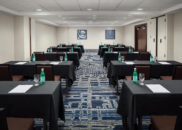 Doubletree By Hilton & Downtown 3*