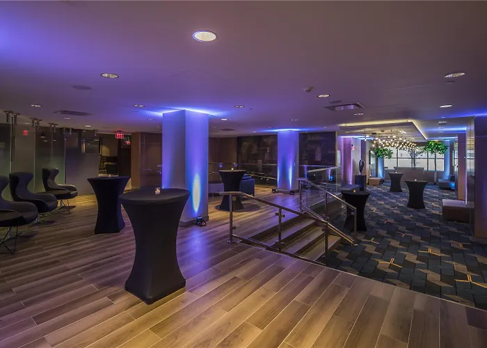 Doubletree By Hilton & Downtown 3*