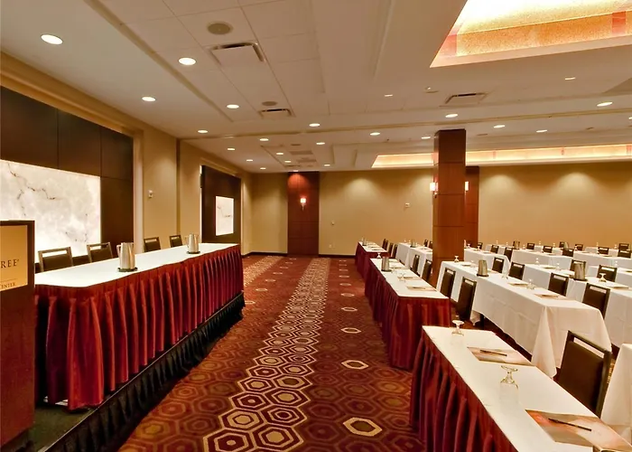 Doubletree By Hilton & Downtown 3*