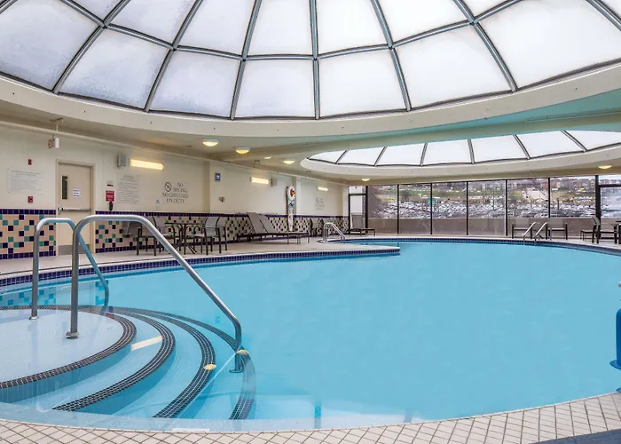 Hotel Doubletree By Hilton & Downtown 3*